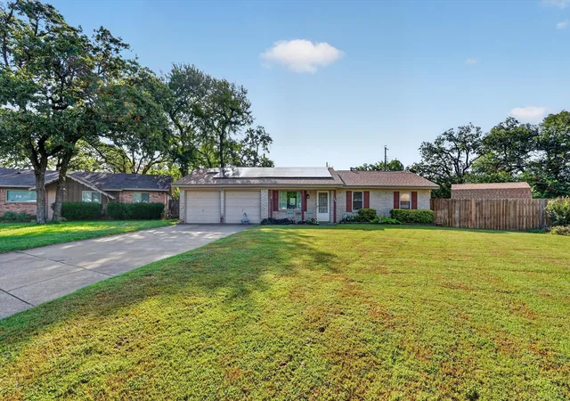 Photo 1 of Single family home for sale at 184 Oakhurst Dr, Bedford, TX 76022 | MLS# 21338498 | Listing updated on 2026-09-12