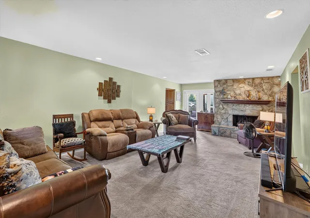 Photo 3 of Single family home for sale at 184 Oakhurst Dr, Bedford, TX 76022 | MLS# 21338498 | Listing updated on 2026-09-12