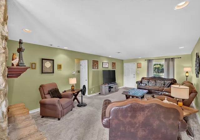 Photo 4 of Single family home for sale at 184 Oakhurst Dr, Bedford, TX 76022 | MLS# 21338498 | Listing updated on 2026-09-12