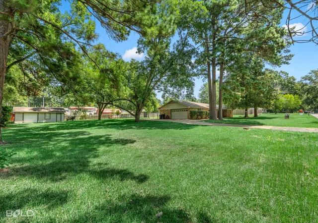 Photo 3 of Sale Pending at 305 Pecan Dr, Shreveport, LA 71106 | MLS# 21340069 | Listing updated on 2026-09-11