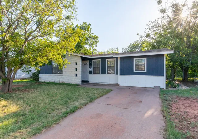 Photo 2 of Sale Pending at 2218 N Mockingbird, Abilene, TX 79603 | MLS# 21339857 | Listing updated on 2026-09-11