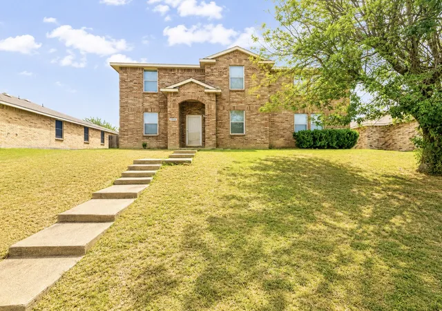 Photo 3 of Sale Pending at 3008 Crimson Clover Dr, Lancaster, TX 75134 | MLS# 21334839 | Listing updated on 2026-07-30