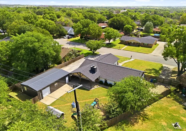 Photo 3 of Sale Pending at 209 Diane Dr, Sanger, TX 76266 | MLS# 21339768 | Listing updated on 2026-09-09
