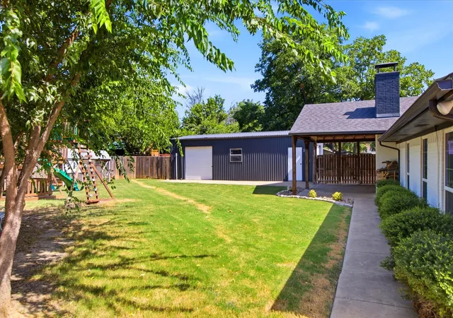 Photo 3 of Sale Pending at 209 Diane Dr, Sanger, TX 76266 | MLS# 21339768 | Listing updated on 2026-09-09