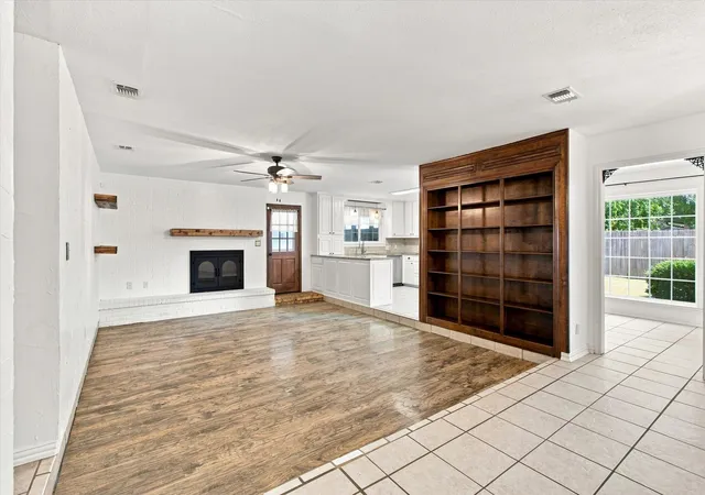Photo 4 of Sale Pending at 209 Diane Dr, Sanger, TX 76266 | MLS# 21339768 | Listing updated on 2026-09-09