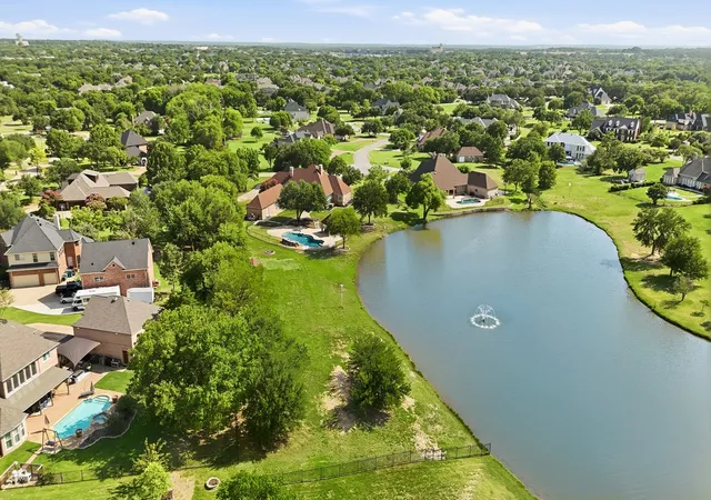 Photo 3 of Single family home for sale at 220 Meadow Lake Ct, Double Oak, TX 75077 | MLS# 21339282 | Listing updated on 2026-10-05