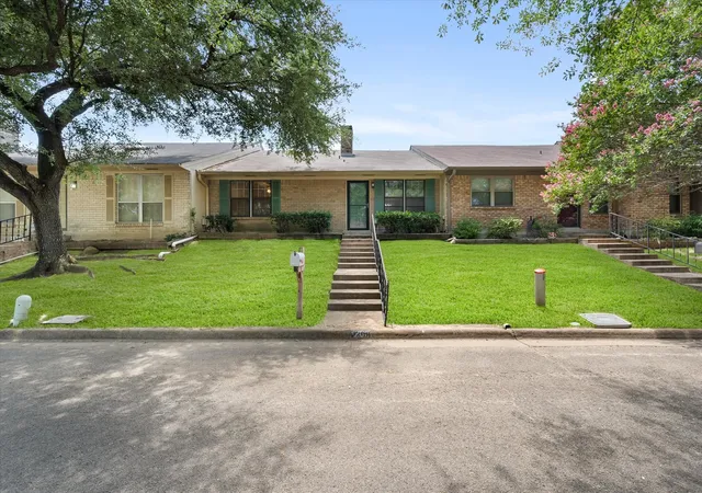 Photo 2 of Single family home for sale at 1208 Lexington Dr, Corsicana, TX 75110 | MLS# 21339264 | Listing updated on 2026-07-29