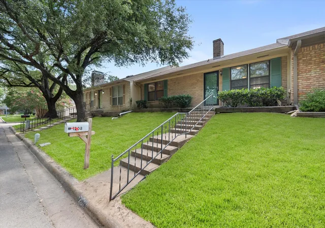 Photo 2 of Single family home for sale at 1208 Lexington Dr, Corsicana, TX 75110 | MLS# 21339264 | Listing updated on 2026-07-29