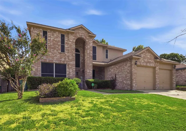 Photo 3 of Single family home for sale at 908 Chauvin Dr, Cedar Hill, TX 75104 | MLS# 21338885 | Listing updated on 2026-10-02