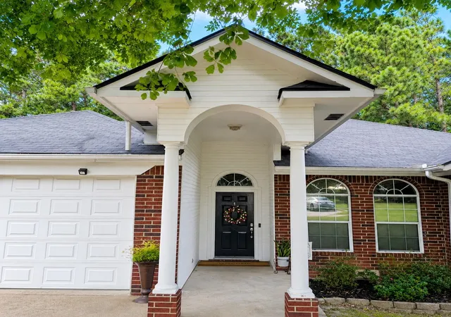 Photo 2 of Single family home for sale at 1622 Shady Lake Cir, Henderson, TX 75652 | MLS# 21339219 | Listing updated on 2026-09-29