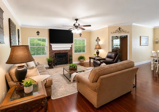 Photo 3 of Single family home for sale at 1622 Shady Lake Cir, Henderson, TX 75652 | MLS# 21339219 | Listing updated on 2026-09-29