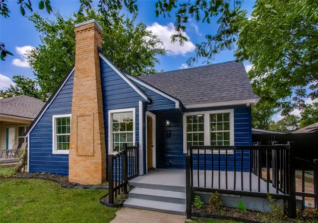 Photo 1 of Single family home for sale at 2635 Gladstone Dr, Dallas, TX 75211 | MLS# 21339899 | Listing updated on 2026-09-13