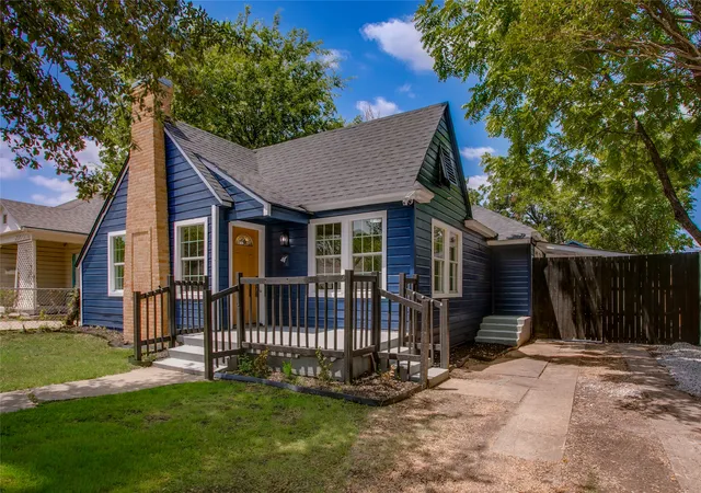 Photo 3 of Single family home for sale at 2635 Gladstone Dr, Dallas, TX 75211 | MLS# 21339899 | Listing updated on 2026-09-13