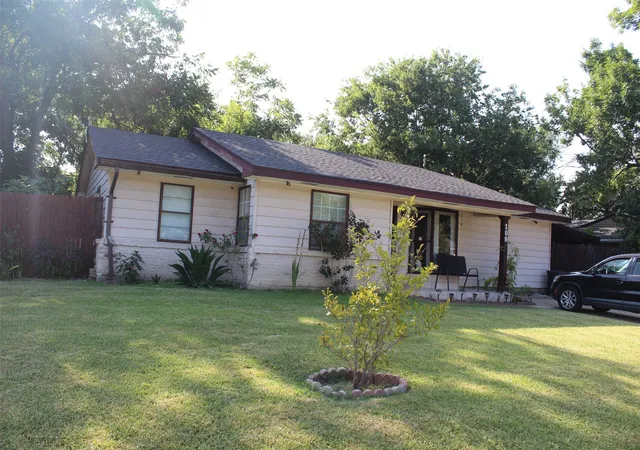 Photo 2 of Single family home for sale at 109 Brunswick Ln, Mesquite, TX 75149 | MLS# 21340306 | Listing updated on 2026-08-02