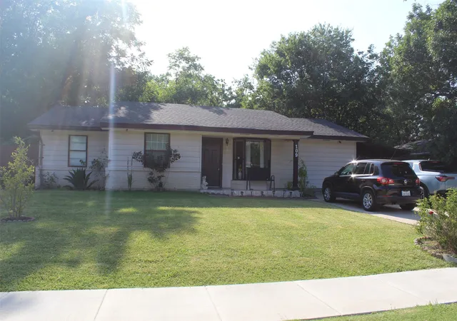 Photo 3 of Single family home for sale at 109 Brunswick Ln, Mesquite, TX 75149 | MLS# 21340306 | Listing updated on 2026-08-02