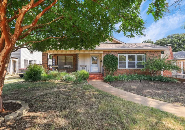 Photo 1 of Single family home for sale at 1119 W Walker St, Denison, TX 75020 | MLS# 21340047 | Listing updated on 2026-09-09