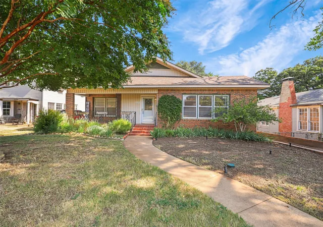 Photo 2 of Single family home for sale at 1119 W Walker St, Denison, TX 75020 | MLS# 21340047 | Listing updated on 2026-09-09