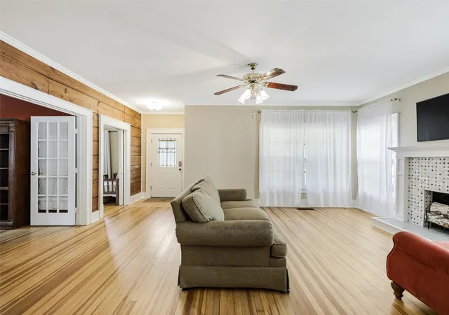Photo 3 of Single family home for sale at 1119 W Walker St, Denison, TX 75020 | MLS# 21340047 | Listing updated on 2026-09-09