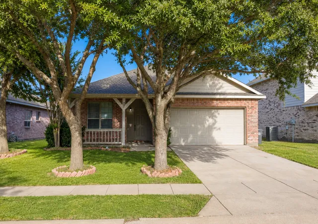 Photo 1 of Single family home for sale at 379 Elk Trl, Melissa, TX 75454 | MLS# 21337939 | Listing updated on 2026-09-11