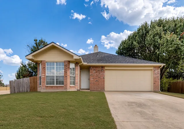 Photo 2 of Single family home for sale at 3155 Ponds Edge Trl, Grand Prairie, TX 75052 | MLS# 21339610 | Listing updated on 2026-09-15