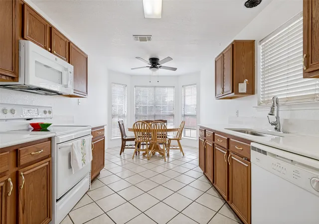 Photo 4 of Single family home for sale at 3155 Ponds Edge Trl, Grand Prairie, TX 75052 | MLS# 21339610 | Listing updated on 2026-09-15