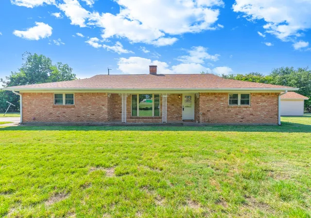 Photo 1 of Sale Pending at 401 S Beverly St, Crowley, TX 76036 | MLS# 21340130 | Listing updated on 2026-09-18