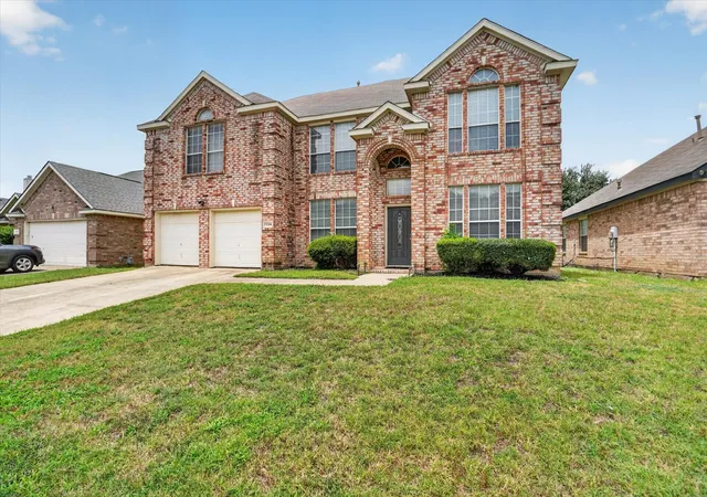 Photo 1 of Sale Pending at 7724 Brook Meadow Ln, Fort Worth, TX 76133 | MLS# 21339479 | Listing updated on 2026-09-08