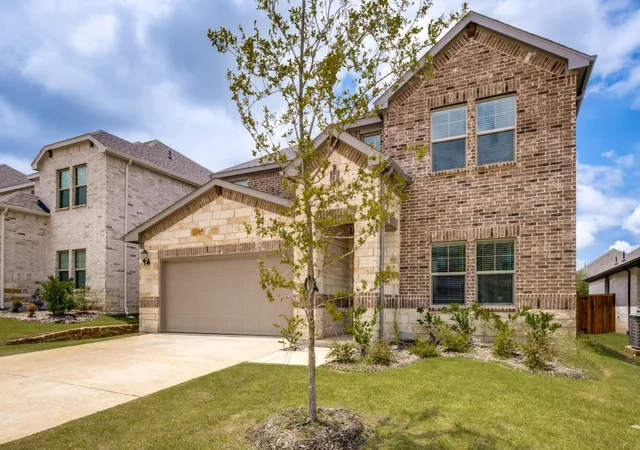 Photo 2 of Single family home for sale at 2425 Glacier Rdg, Denton, TX 76210 | MLS# 21338037 | Listing updated on 2026-07-28