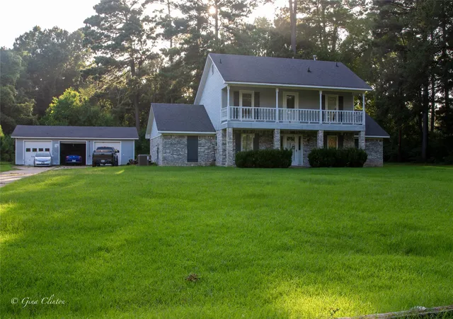 Photo 1 of Single family home for sale at 8202 Clint Dr, Shreveport, LA 71108 | MLS# 21334049 | Listing updated on 2026-09-19