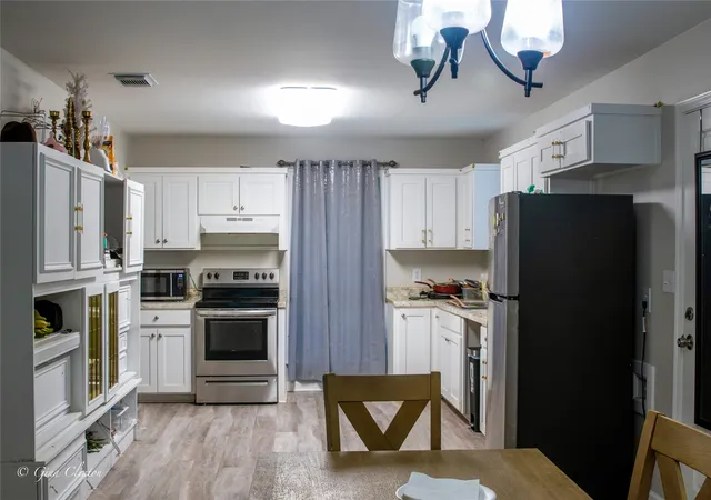 Photo 2 of Single family home for sale at 8202 Clint Dr, Shreveport, LA 71108 | MLS# 21334049 | Listing updated on 2026-09-19