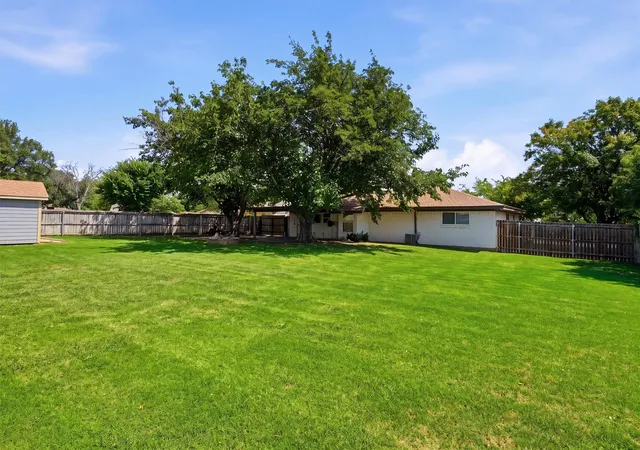 Photo 3 of Single family home for sale at 332 S Sealy Ave, Justin, TX 76247 | MLS# 21334910 | Listing updated on 2026-09-12