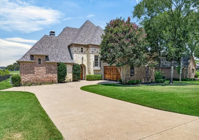 Photo 2 of Single family home for sale at 308 Saint Andrews Dr, Mabank, TX 75156 | MLS# 21335229 | Listing updated on 2026-09-27