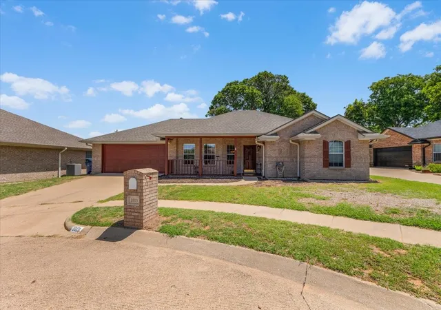 Photo 2 of Single family home for sale at 1013 Teresa Ct, Granbury, TX 76048 | MLS# 21340502 | Listing updated on 2026-09-07