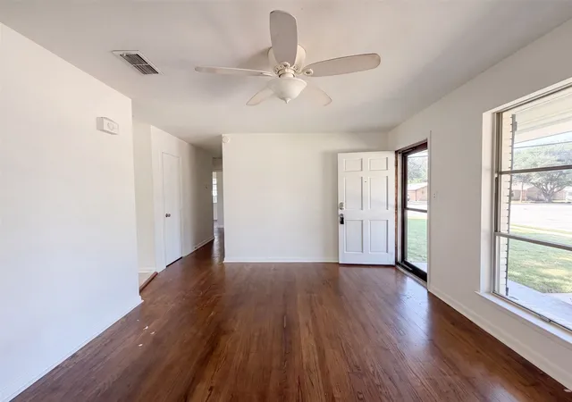 Photo 3 of Single family home for sale at 1213 S Ridgeway Dr, Cleburne, TX 76033 | MLS# 21340601 | Listing updated on 2026-09-10