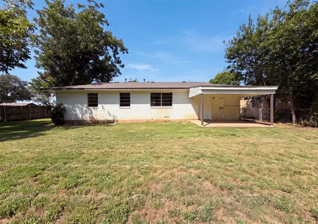Photo 4 of Single family home for sale at 1213 S Ridgeway Dr, Cleburne, TX 76033 | MLS# 21340601 | Listing updated on 2026-09-10