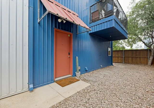 Photo 2 of Townhouse for sale at 1211 Urban Lofts Dr, Dallas, TX 75215 | MLS# 21340603 | Listing updated on 2026-09-15