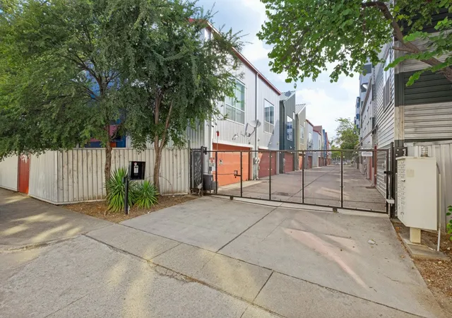 Photo 3 of Townhouse for sale at 1211 Urban Lofts Dr, Dallas, TX 75215 | MLS# 21340603 | Listing updated on 2026-09-15