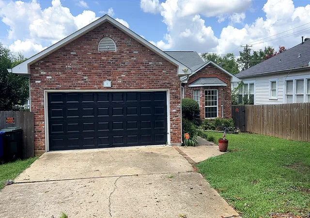 Photo 2 of Single family home for sale at 608 Linden St, Shreveport, LA 71104 | MLS# 21335930 | Listing updated on 2026-09-11