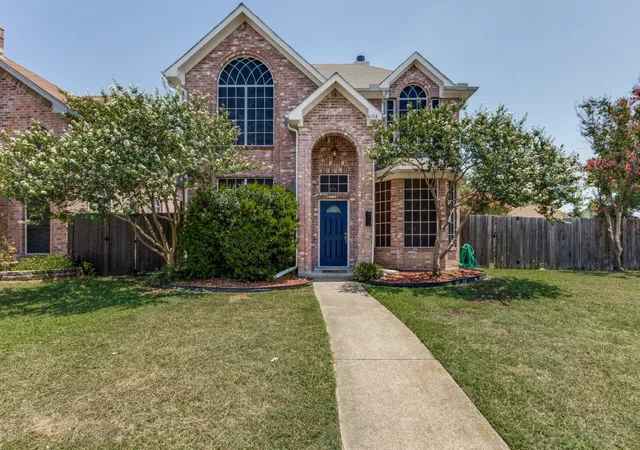 Photo 1 of Sale Pending at 6913 Conestoga Dr, Rowlett, TX 75089 | MLS# 21339903 | Listing updated on 2026-09-11