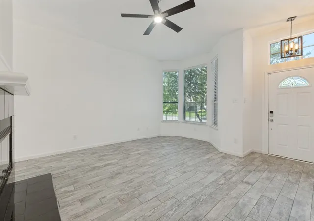 Photo 3 of Sale Pending at 6913 Conestoga Dr, Rowlett, TX 75089 | MLS# 21339903 | Listing updated on 2026-09-11