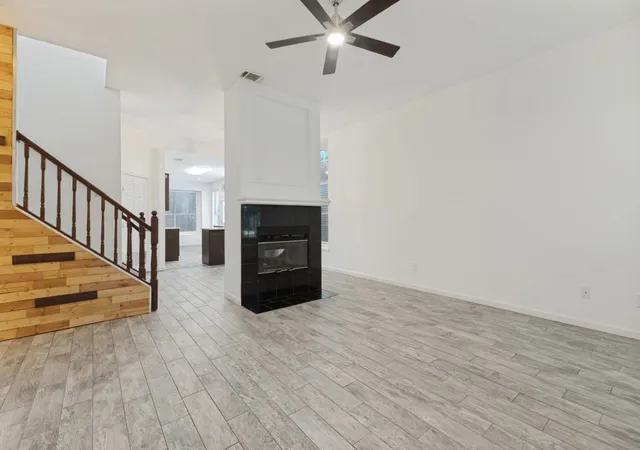 Photo 3 of Sale Pending at 6913 Conestoga Dr, Rowlett, TX 75089 | MLS# 21339903 | Listing updated on 2026-09-11