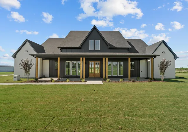 Photo 1 of Single family home for sale at 1015 Pilgrim Trl, Weatherford, TX 76088 | MLS# 21317700 | Listing updated on 2026-09-10