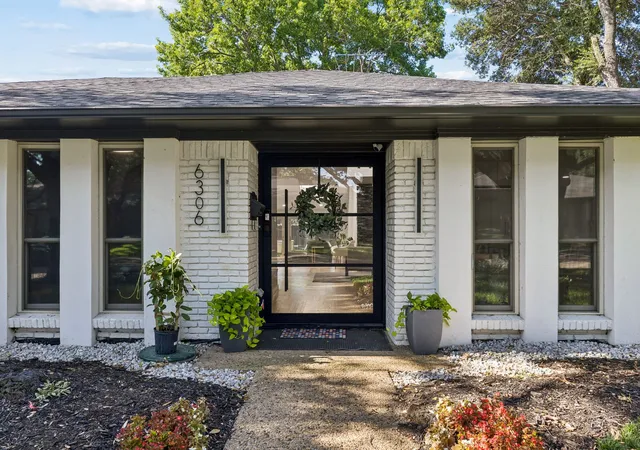 Photo 1 of Single family home for sale at 6306 Glennox Ln, Dallas, TX 75214 | MLS# 21340636 | Listing updated on 2026-09-11