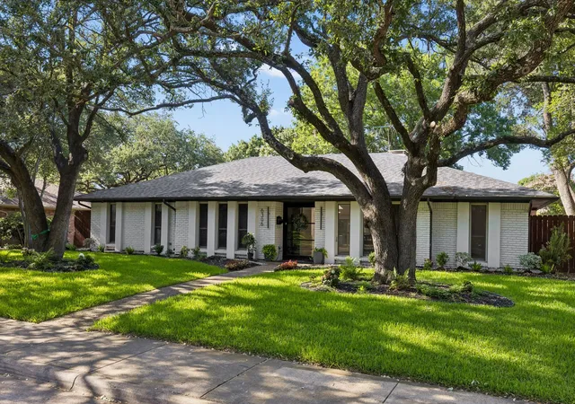 Photo 3 of Single family home for sale at 6306 Glennox Ln, Dallas, TX 75214 | MLS# 21340636 | Listing updated on 2026-09-11