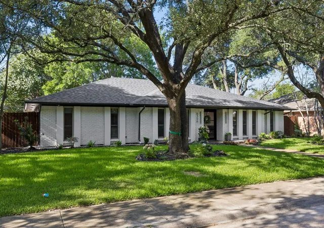 Photo 3 of Single family home for sale at 6306 Glennox Ln, Dallas, TX 75214 | MLS# 21340636 | Listing updated on 2026-09-11