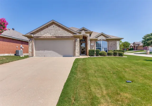 Photo 2 of Sale Pending at 6500 Sierra Madre Dr, Fort Worth, TX 76179 | MLS# 21340721 | Listing updated on 2026-09-13