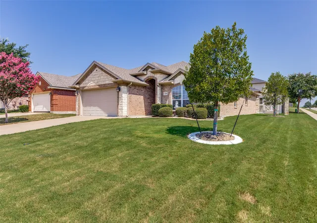 Photo 3 of Sale Pending at 6500 Sierra Madre Dr, Fort Worth, TX 76179 | MLS# 21340721 | Listing updated on 2026-09-13
