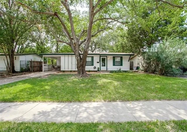 Photo 1 of Single family home for sale at 917 Grande Dr, Mesquite, TX 75149 | MLS# 21340804 | Listing updated on 2026-07-30
