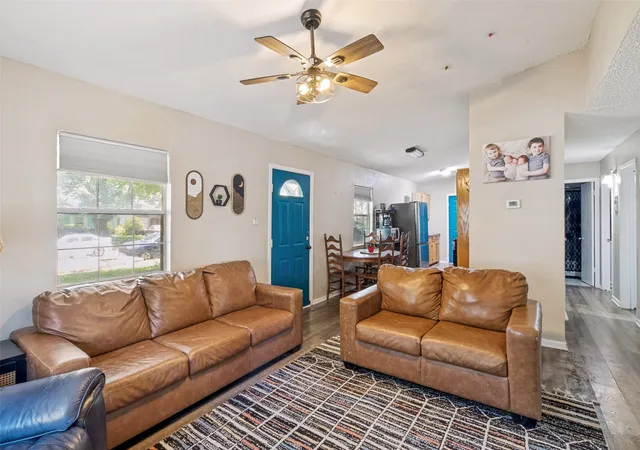 Photo 2 of Single family home for sale at 917 Grande Dr, Mesquite, TX 75149 | MLS# 21340804 | Listing updated on 2026-07-30