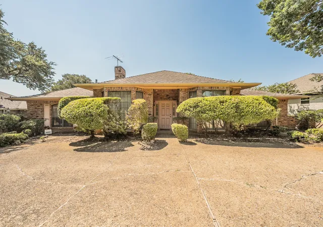 Photo 1 of Sale Pending at 7720 Lone Moor Cir, Dallas, TX 75248 | MLS# 21338376 | Listing updated on 2026-09-12